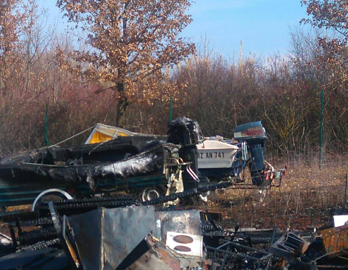 Planuo Yugo, izgorjelo 8 kamp kućica, dva broda i dva vozila