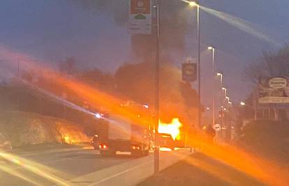 Strava kod Poreča: Automobil se zapalio i izgorio usred vožnje