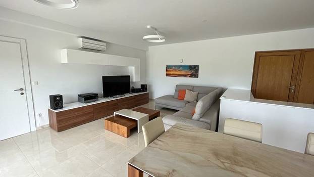 FOTO Vila iznad Malinske ima bazen i predivan pogled na more - Evo koliko bi vas koštala