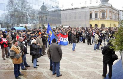 Peticija u Vinkovcima: Dvije tisuće građana protiv ćirilice