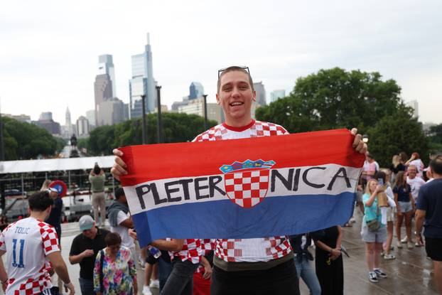 SP 2026 Philadelphia: Navijači Hrvatske fotografiraju se uz spomenik Rockyju