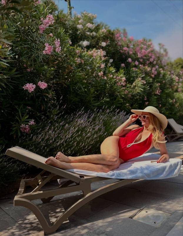 FOTO Napravila gaf uživo koji je obišao Europu. Atraktivna TV voditeljica ljubi Kovačeva šefa