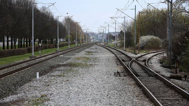 Zagreb: Na pružnom prijelazu stradala maloljetna osoba