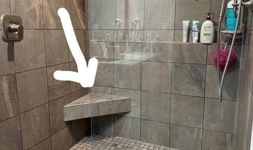 Facebook u svađi: Čemu služi ova 'klupica' u tuš kabini, znate li vi? Odgovori su urnebesni...