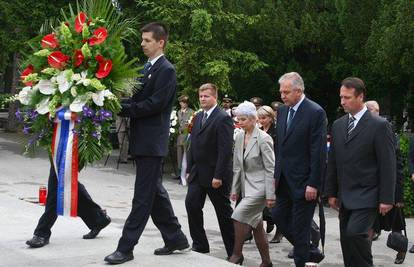 Sanader položio vijenac Tuđmanu, Mesić nije