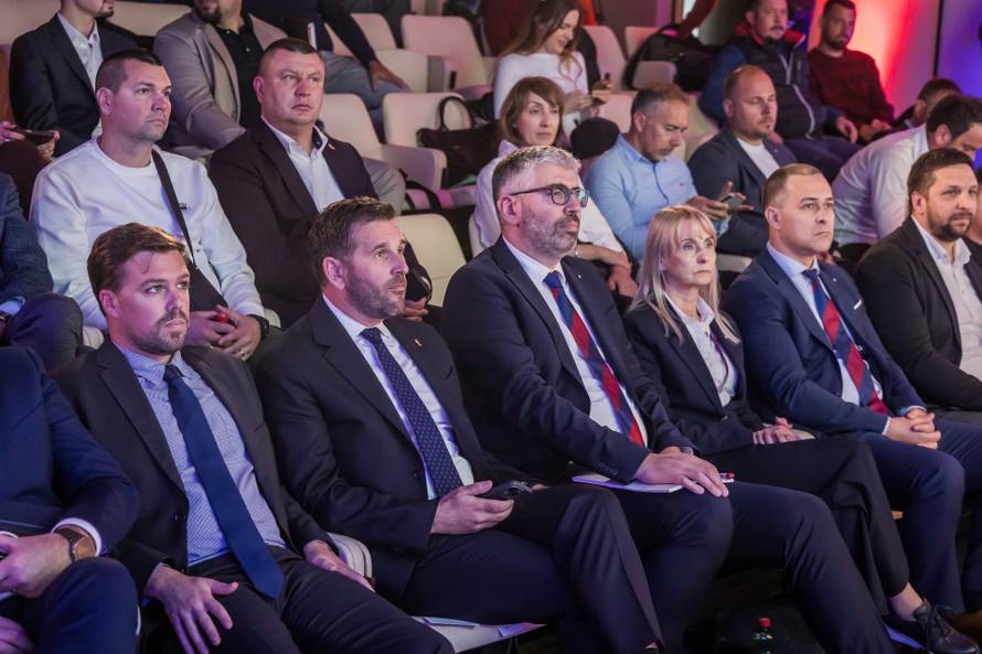 Split: Na Poljudu predstavljena Studija izvodljivosti projekta "Nogometni stadion i kamp u Splitu"