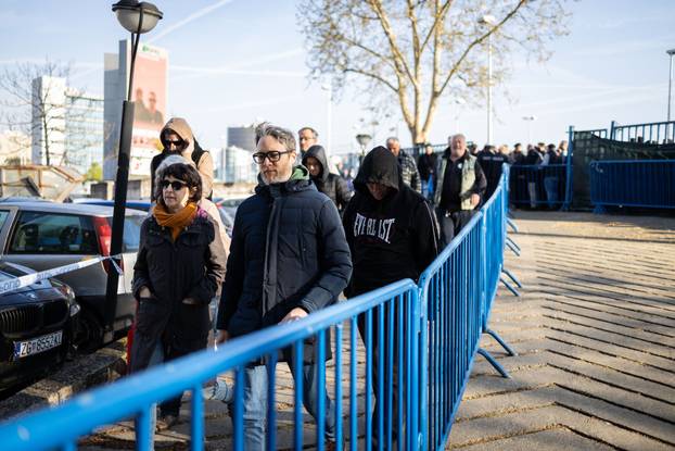 Zagrebačka policija organizirala je  javnu prodaju pronađenih predmeta kojima je istekao rok čuvanja