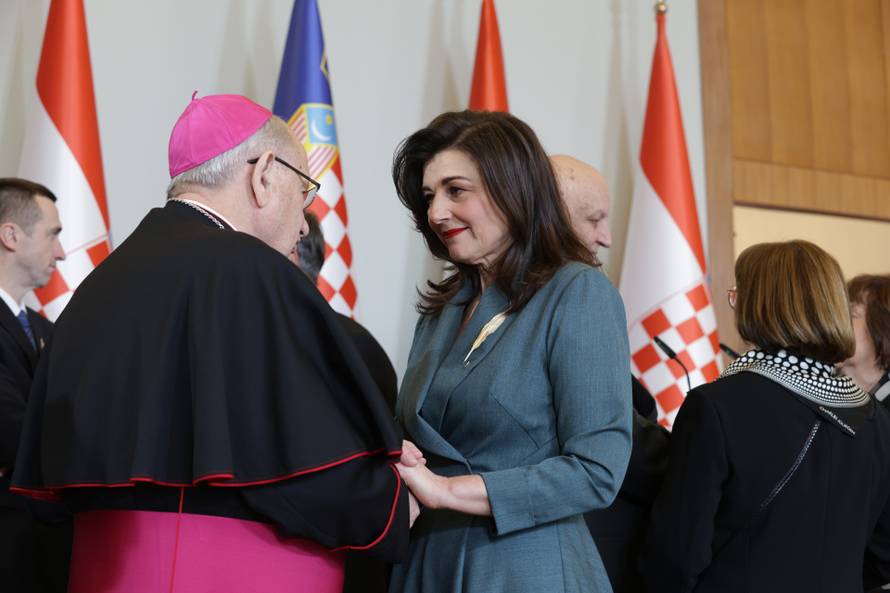 POOL: Milanovi? sve?ano prisegnuo za predsjednika Republike Hrvatske