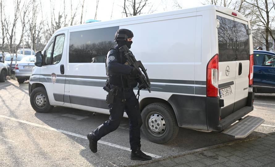 Varaždin: Srđan Mlađan pod jakim policijskim osiguranjem dolazi na Županijski sud