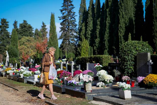Zadar: Blagdan Svih svetih na Gradskom groblju