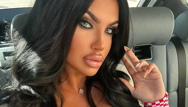 FOTO Knoll zauzeta miksanjem, a Magdalena joj 'krade' tron: Uskočila u tange s kvadratićima