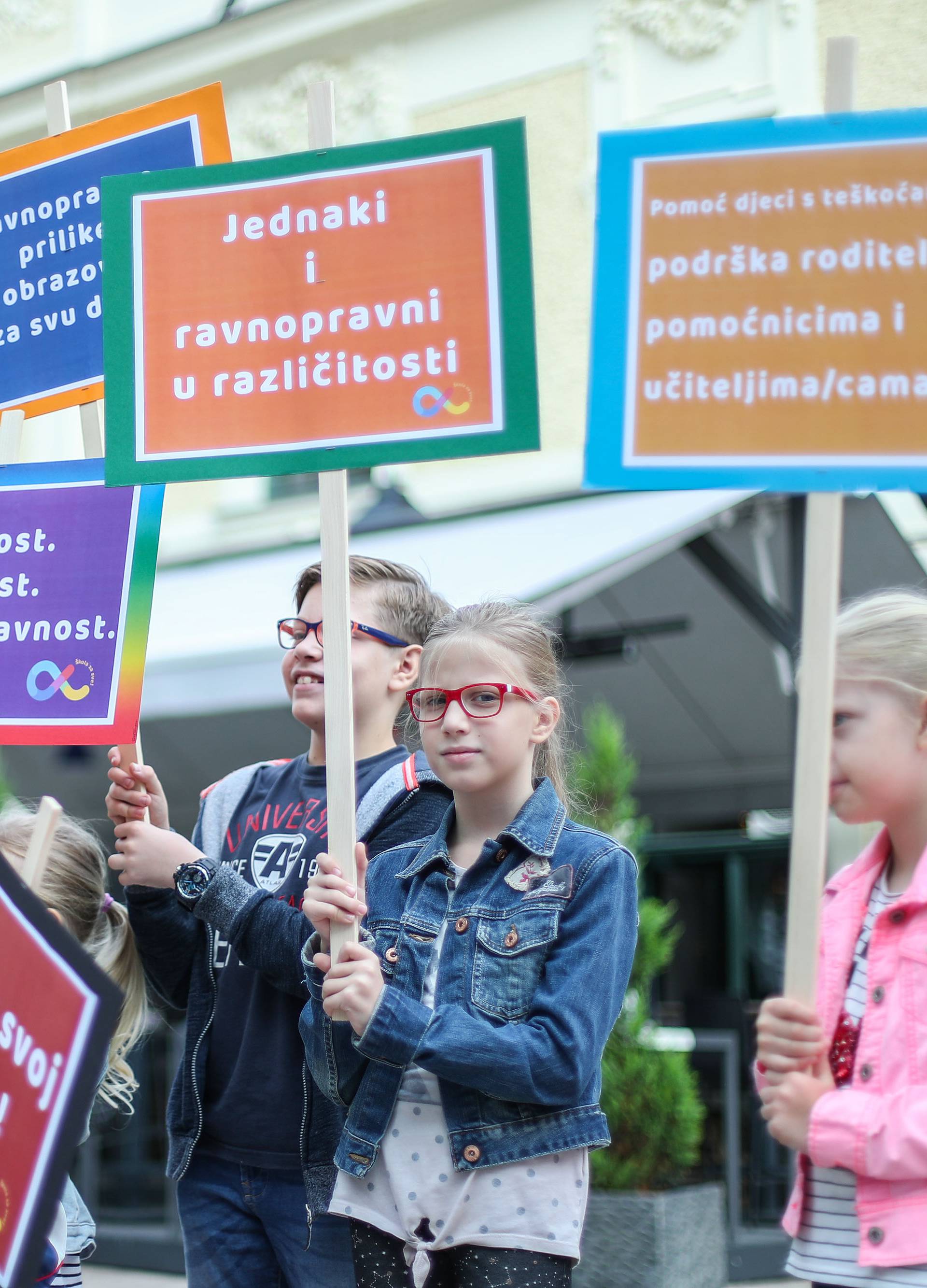 'Svake godine ista borba. Naša djeca ne mogu bez pomoćnika'