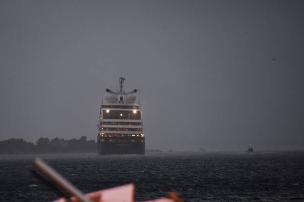 Luksuzni polarni kruzer Scenic Eclipse napustio posrnulo brodogradiliÅ¡te u Puli
