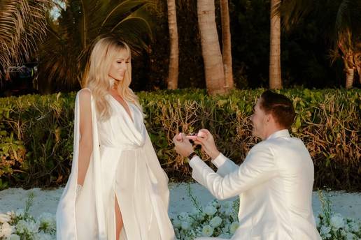 Paris Hilton ponovno rekla 'da': Suprug je iznenadio prosidbom na petu godi&scaron;njicu braka