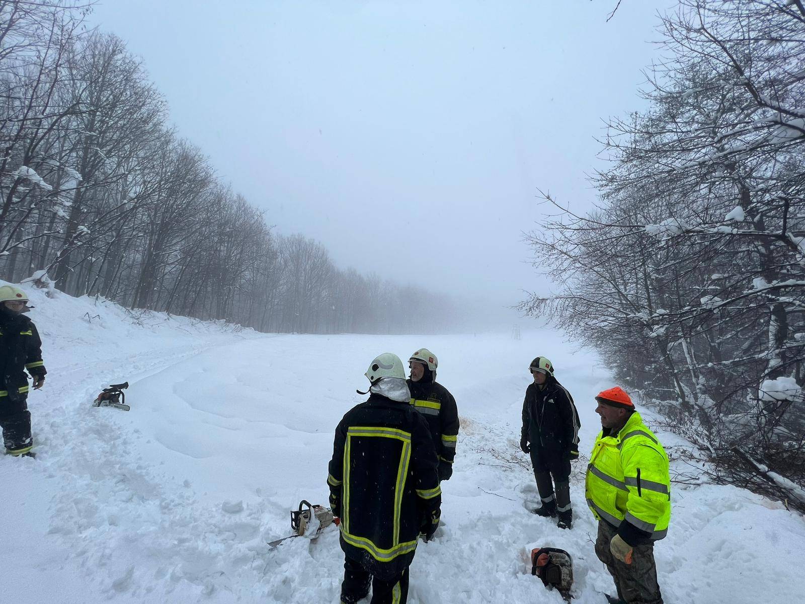 Heroji iz Jesenja: Osmero vatrogasaca pješice se probijalo kroz snijeg da oslobode puteve