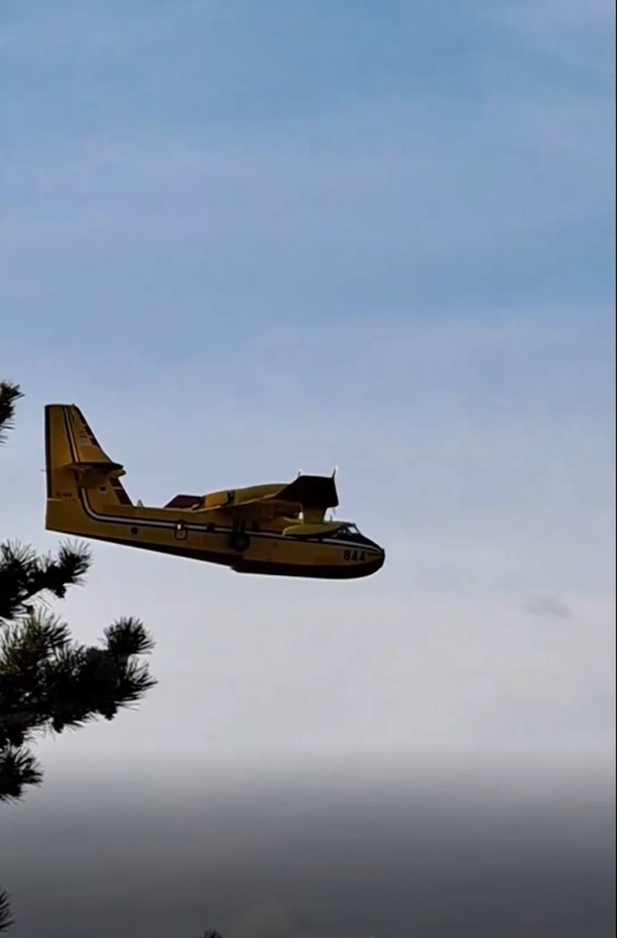 VIDEO Opet gori kod Crikvenice. Jedan kanader morao se vratiti jer je uletio u jato golubova?