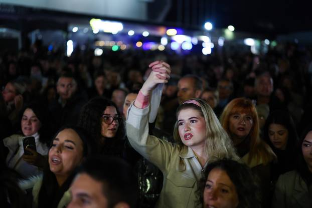 Suze i pjesma u Sarajevu u čast Halidu Bešliću 