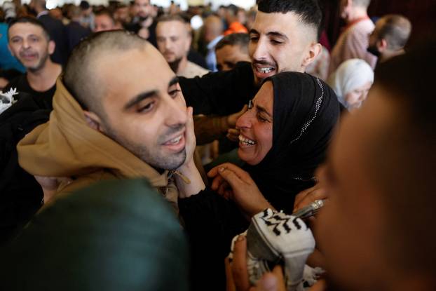 Hostages-prisoners swap deal between Hamas and Israel