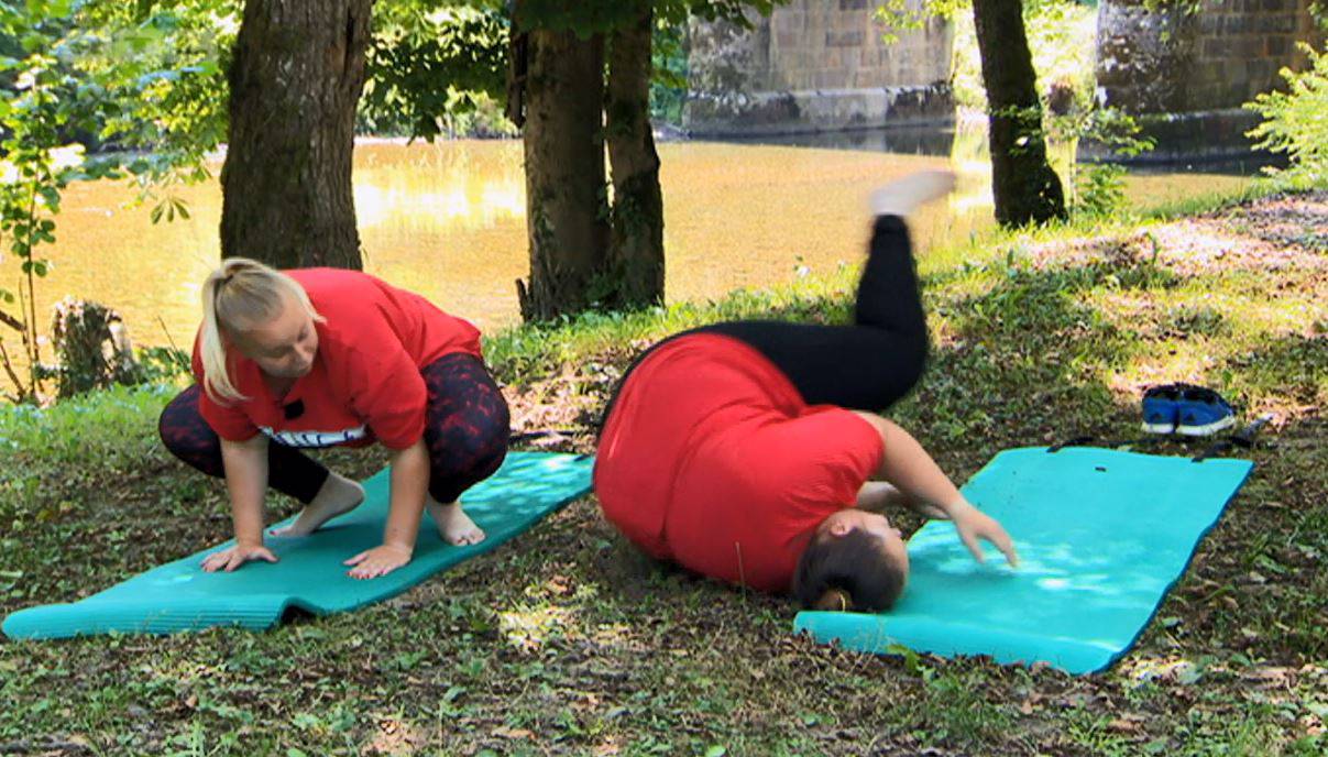 Udarao kandidate koprivom do krvi, Maca vrištala: Ne po meni