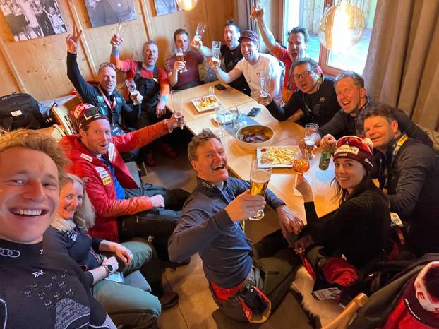 FOTO Švicarci poput Ivice! Franjo von Allmen, Odermatt i ekipa obrijali su glave na 'kostelićku'