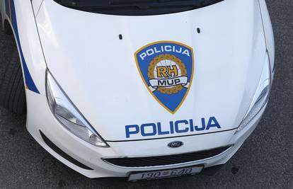 Zadar: Autom bježao policiji, uhvatili ga i predali sudu