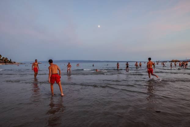 Split: Predvečerje na plaži Bačvice