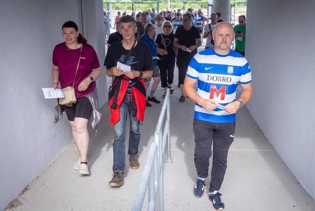 Osijek: Navijači uživali na otvorenom danu tribina novog stadiona
