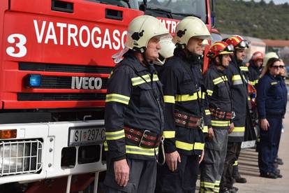 Sirene za Franu Lučića: Diljem zemlje postrojili se vatrogasci