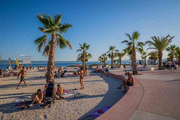 Split: Ljetni ugođaj na novouređenoj plaži Žnjan