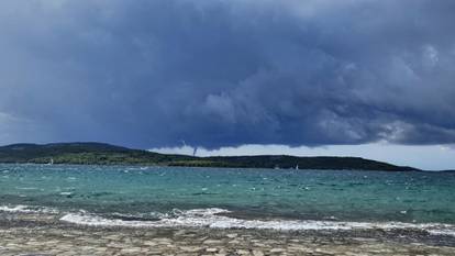 FOTO Kad Boris ugasi svjetlo:  Ovo je Zadar u podne. Čini se kao da je večer. Turisti u šoku