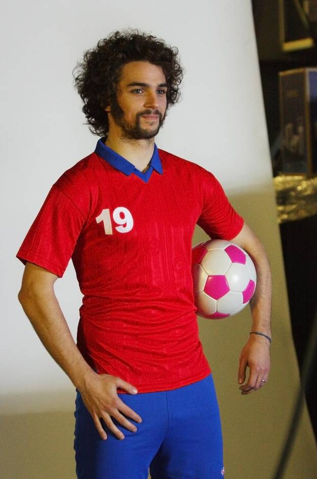 ARHIVA - 2009. Zagreb: Niko Kranj?ar u stilu osamdesetih snimio reklamu