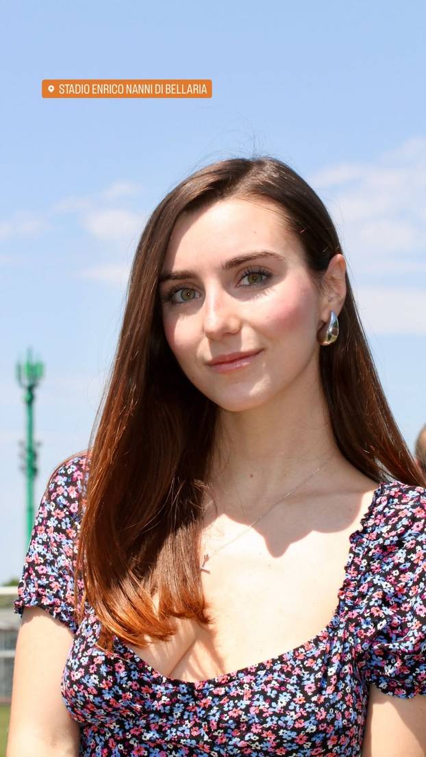 FOTO Zbog nje bi svi u zaleđe. Tange i zastavica su joj rekviziti