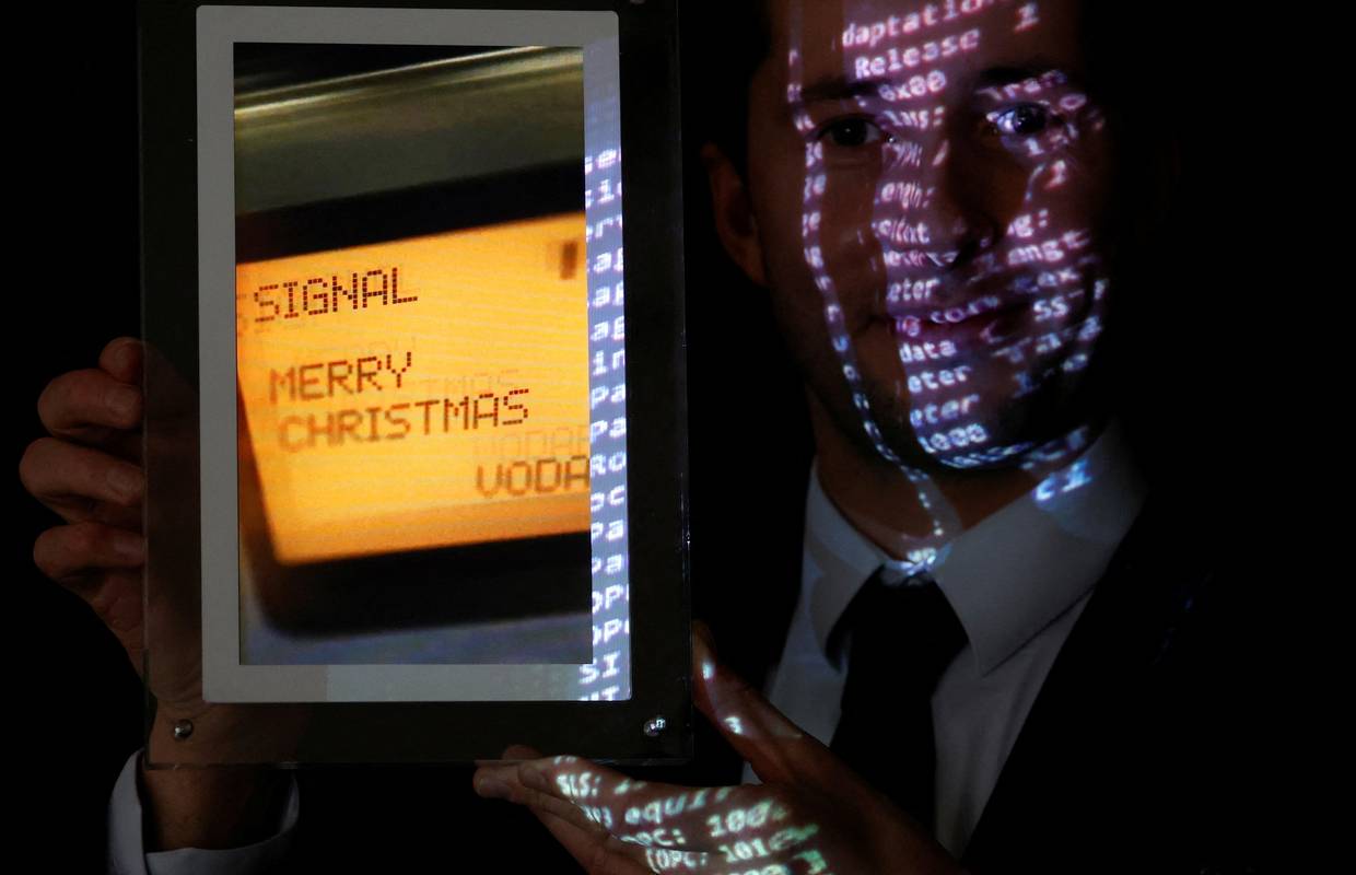 Prvi SMS na svijetu prodan na dražbi u Parizu za 107.000 eura