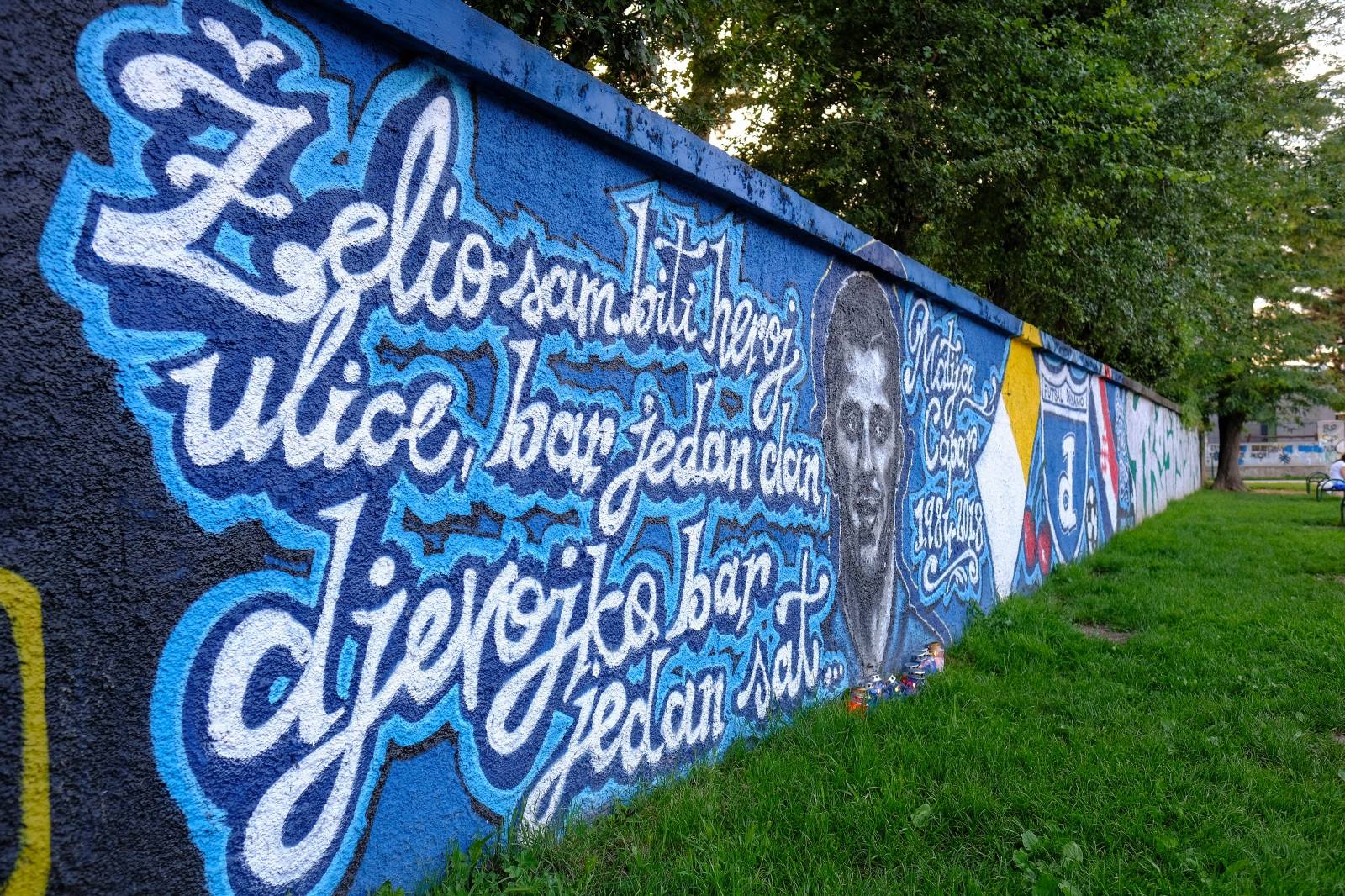 Zagreb: Mural nogometaÅ¡a Matije Capara na igraliÅ¡tu O.Å . Kralja Tomislava