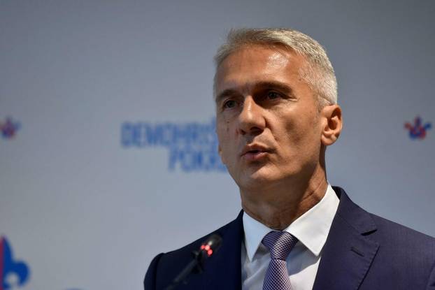 Seks skandal u vladi Crne Gore! Ovo su direktorica i bivši šef tajne službe čije se snimke šire