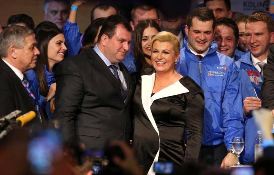 Praznovjerna Kolinda? Isti je kompletić odjenula i 2015.