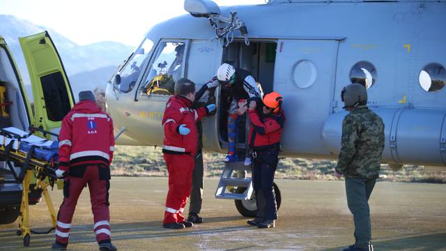 HGSS je vojnim helikopterom spašavao planinare s Mosora