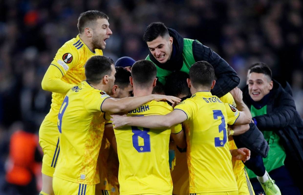 Dinamo prvi put u povijesti slavio u Engleskoj te osigurao novo proljeće u Europskoj ligi!