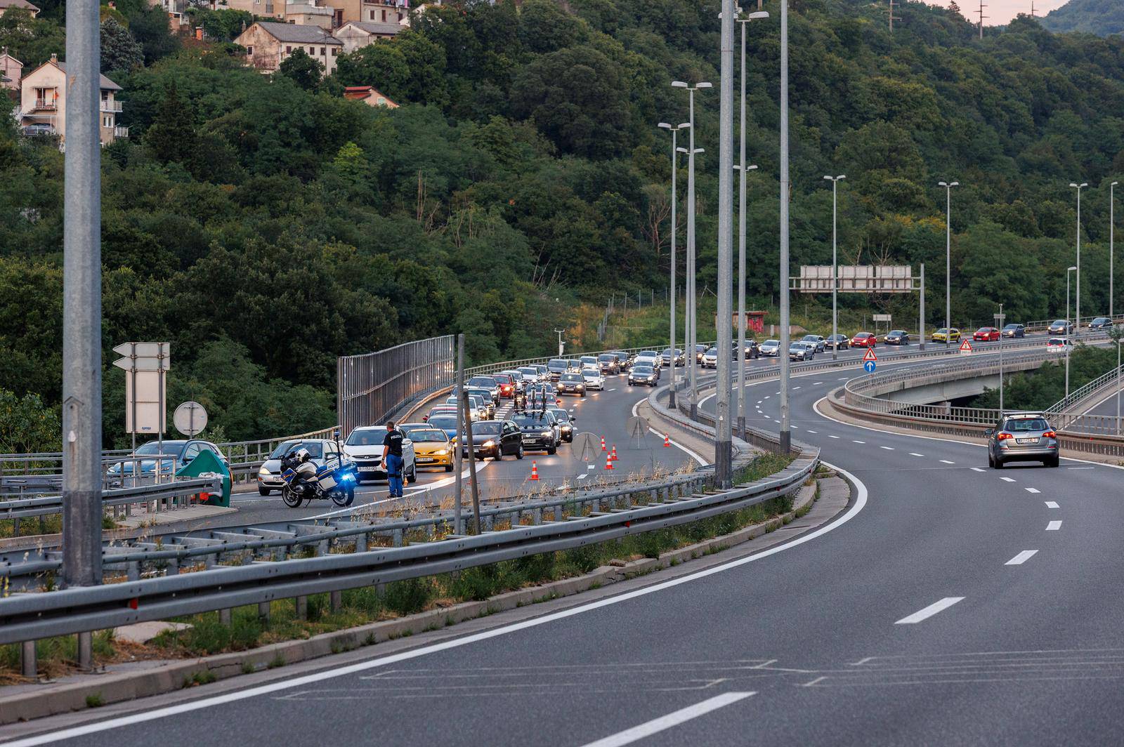 Zbog prometne nesreće prekinut promet na Riječkoj zaobilaznici