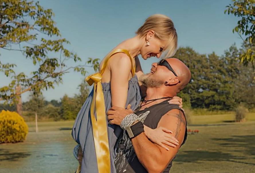 VIDEO Danijela Martinović novom pjesmom 'Lipa ostani' prvi put uranja u note sevdaha