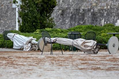 FOTO Kad Boris ugasi svjetlo:  Ovo je Zadar u podne. Čini se kao da je večer. Turisti u šoku