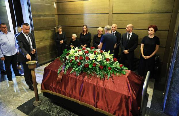 Zagreb: Posljedni ispraćaj novinara Roberta Valdeca 