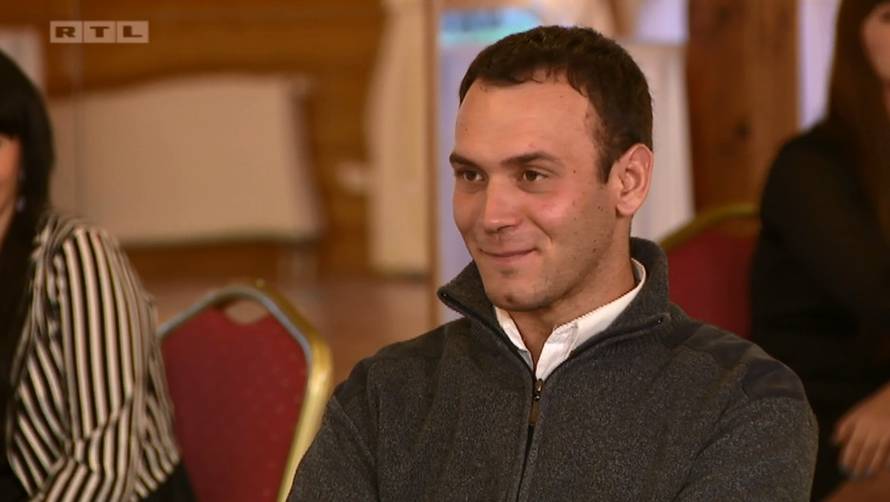 Paula: Dečko mora imati 'para' Boris: Ona je prava sponzoruša