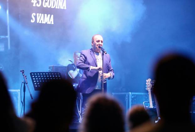 Split: Mladen Grdović raspjevao publiku na koncertu na Gripama