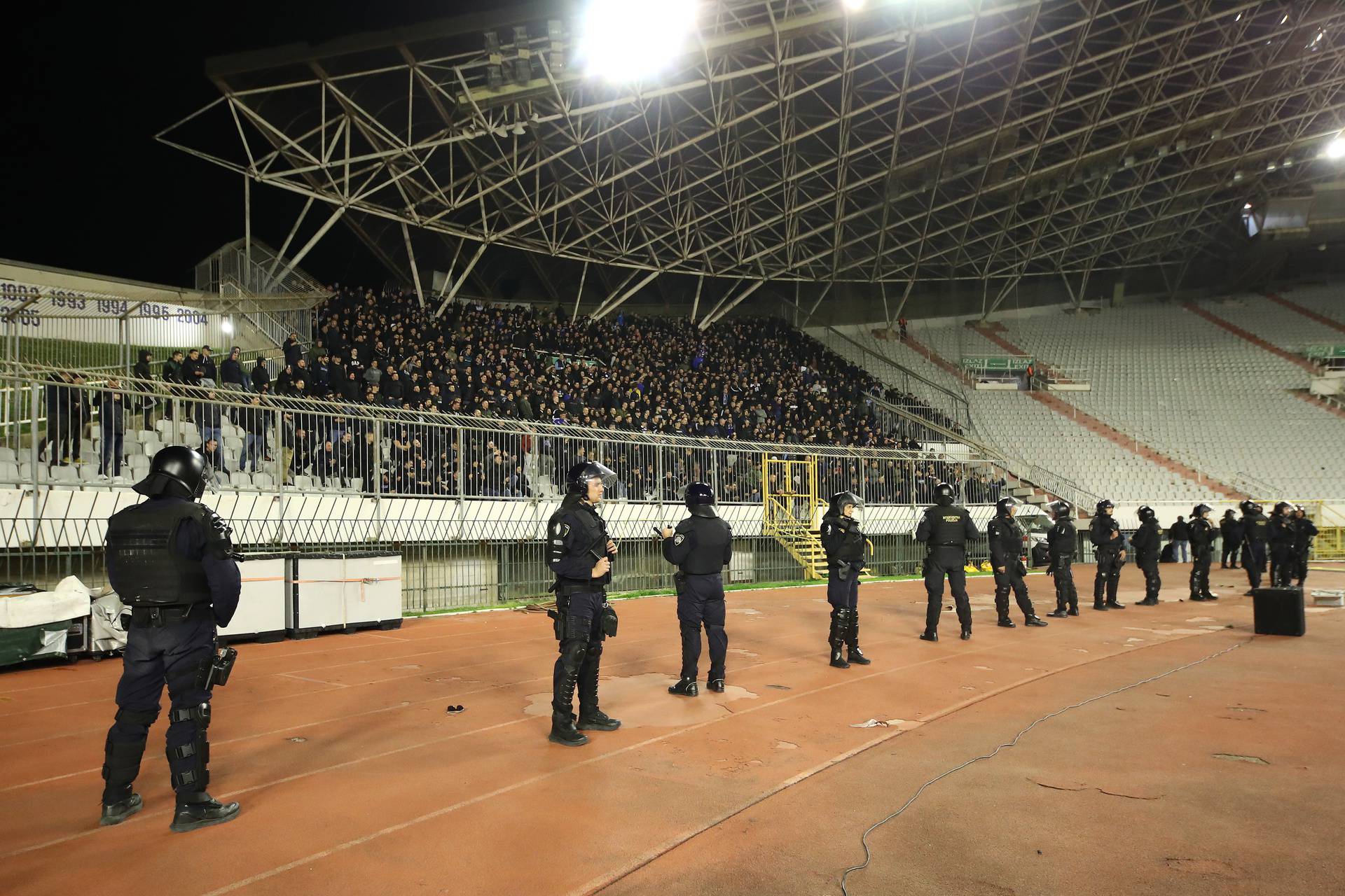 Split: Interventna policija oko stadiona nakon susreta Hajduka i Dinama