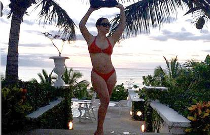Baš se voli pokazivati: Mariah se u bikiniju hvalila oblinama