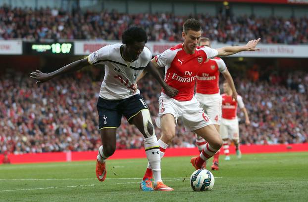 Soccer - Barclays Premier League - Arsenal v Tottenham Hotspur - Emirates Stadium