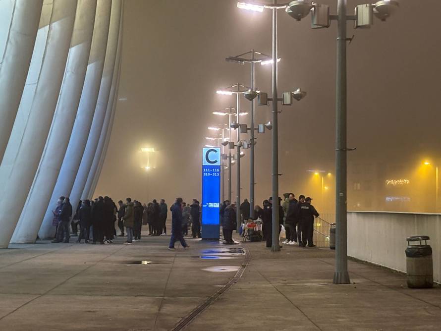 Ulazi otvoreni: Fanovi stižu na Thompsonov koncert u Areni