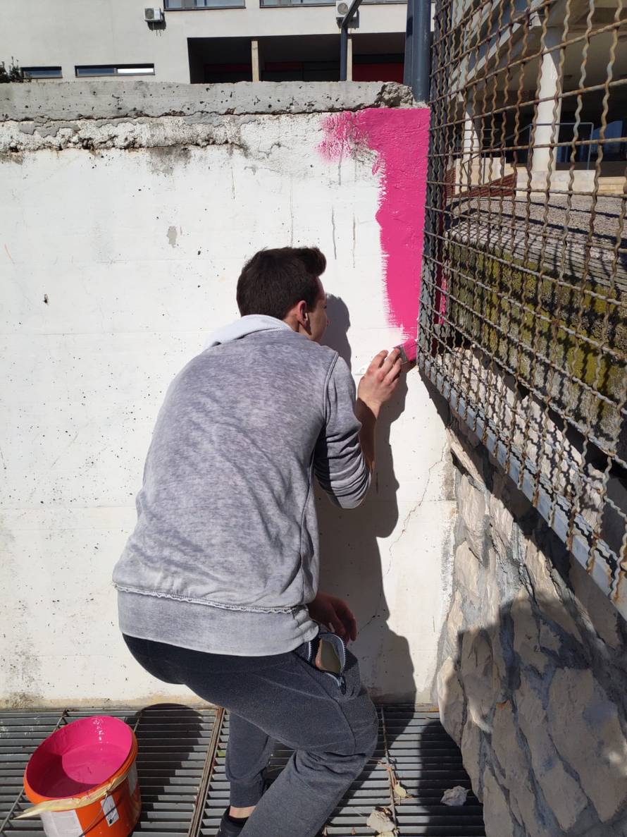 I Hrvatska nosi ružičasto: Svi su protiv vršnjačkog nasilja