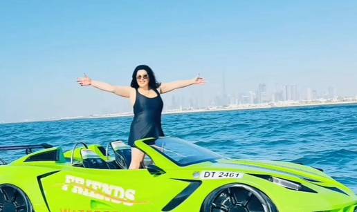 Dragana Mirković u Dubaiju juri 'autom' po vodi: Sa Sekom pila poseban 'zlatni' cappuccino...